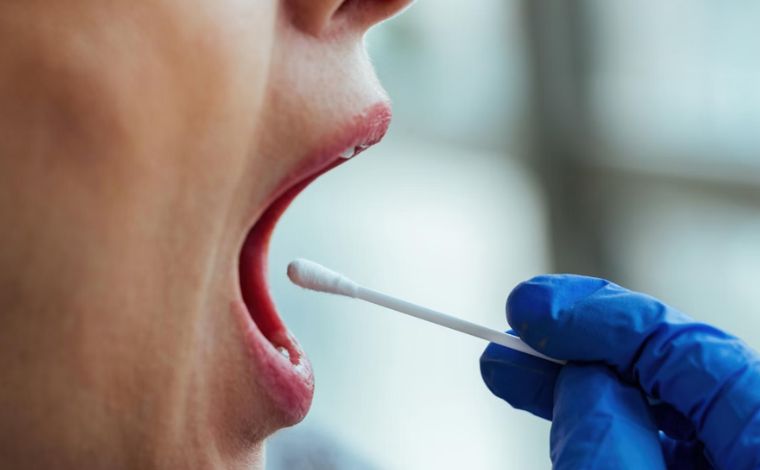 Foto: Freepik - Especialistas jÃ¡ indicavam que a saÃºde bucal precÃ¡ria aumenta o risco de cÃ¢ncer pancreÃ¡tico, mas ainda nÃ£o se sabia quais espÃ©cies especÃ­ficas de bactÃ©rias estariam envolvidas