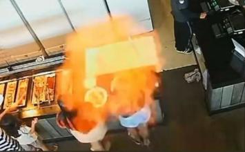 Vídeo: Cliente é atingida por fogo enquanto se servia em restaurante de BH