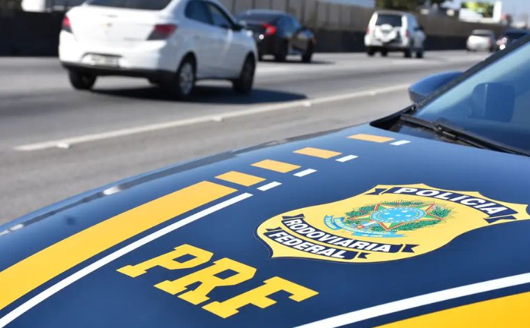 Homem é preso por receptação após PRF identificar caminhonete roubada na BR-040, em Sete Lagoas