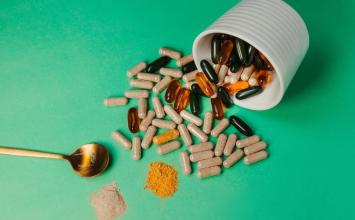 Suplementação de vitamina B12: oral, injetável ou sublingual? Veja qual é indicada