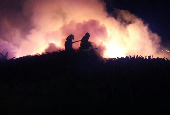 Bombeiros controlam incêndio de grandes proporções em Matozinhos