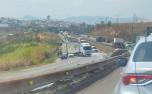 Vídeo: Caminhão e carro capotam na BR-040 e causam congestionamento na Grande BH