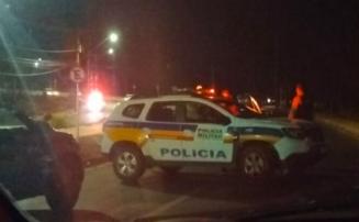 Vídeo: Dois suspeitos são baleados após perseguição e troca de tiros com a PM em Sete Lagoas