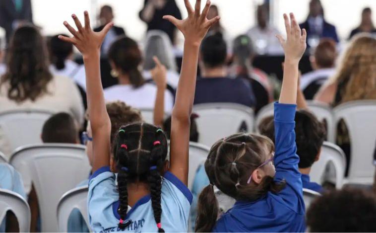 Mais brincadeira, menos tela: confira dicas para uma infância saudável