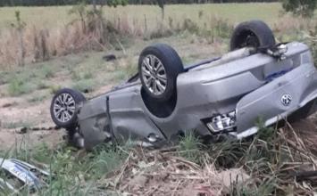 Duas pessoas morrem em capotamento de carro na rodovia MG-190