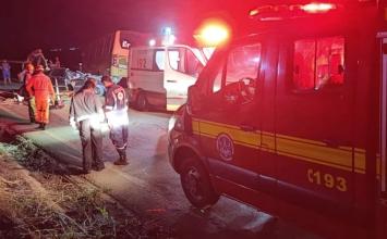 Casal de idosos morre após colisão entre carro e ônibus na rodovia MG-352