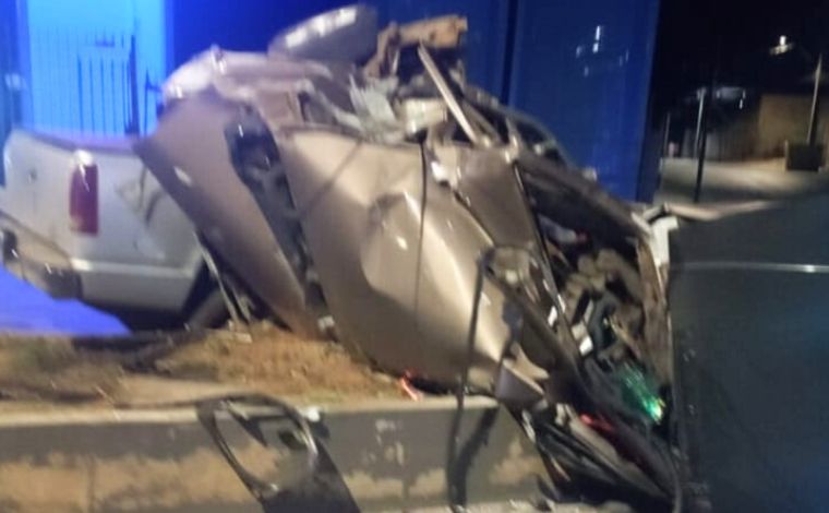 Imagem cedida ao 7LN - Conforme o boletim de ocorrÃªncia, o motorista de uma GM Silverado trafegava pela avenida quando o condutor de um VW Voyage atravessou inesperadamente a via, ocasionando a batida