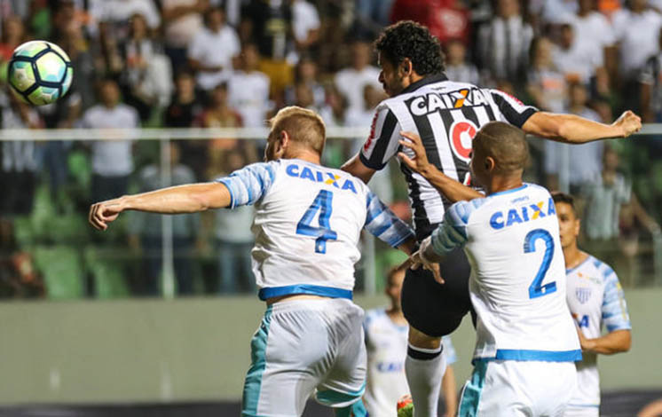 Galo vence a primeira no Brasileirão e deixa a zona de rebaixamento