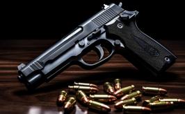 Jovem de 21 anos é morto a tiros enquanto estava sentado na calçada em Sete Lagoas