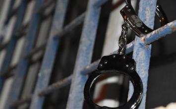 Homem é preso após agredir companheira e arrancar parte do nariz dela em Papagaios