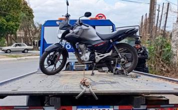 Homem sem habilitação é flagrado conduzindo motocicleta sem placa em Sete Lagoas