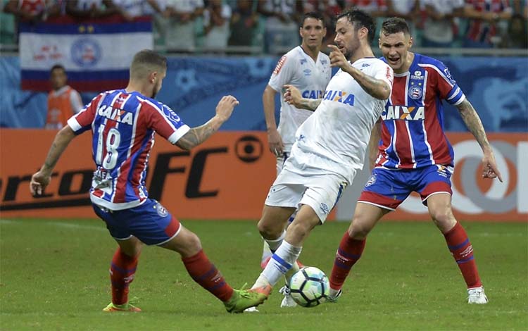 Cruzeiro sofre com um jogador a menos desde o início e perde para o Bahia