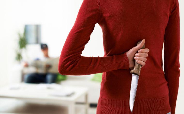 Foto: Ilustrativa - A vÃ­tima chegou Ã  UPA Norte com um ferimento no peito. A mulher disse Ã  polÃ­cia que o caso ocorreu em um bar, mas moradores afirmaram que a discussÃ£o aconteceu na residÃªncia do casal