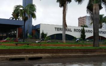 Mulher foi presa suspeita de tráfico de drogas no terminal rodoviário de Sete Lagoas