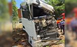Motorista morre em colisão entre duas carretas na BR-352, em MG