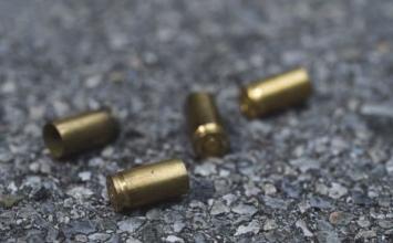 Residência tem portão atingido por disparos de arma de fogo em Sete Lagoas