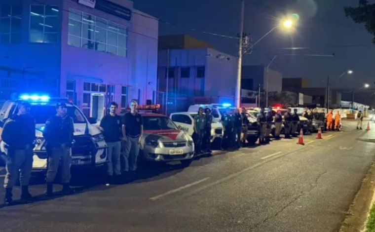 Foto: DivulgaÃ§Ã£o/PMMG - De acordo com a PM, as equipes jÃ¡ realizaram fiscalizaÃ§Ãµes em 643 locais, entre depÃ³sitos de bebidas, bares, restaurantes e endereÃ§os apontados como possÃ­veis pontos de armazenamento de entorpecentes