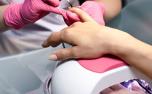 Unhas em gel: o que muda com a proibição de substâncias em esmaltes