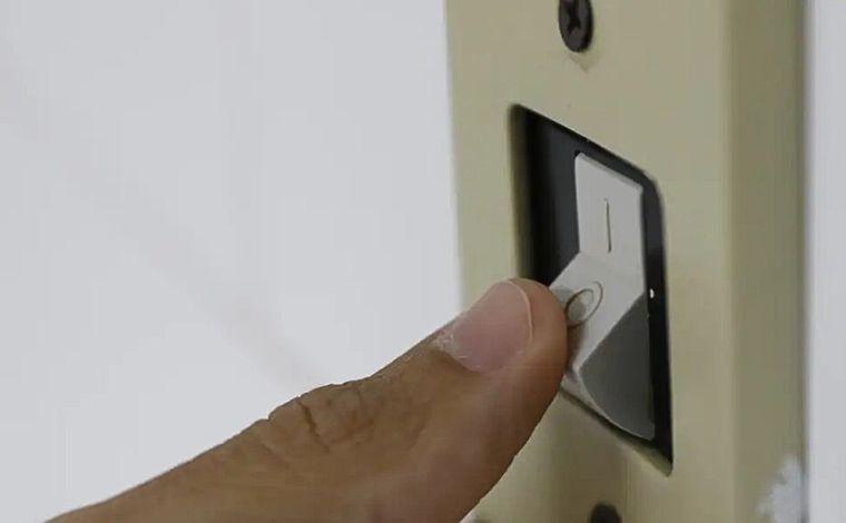 Foto: Fernando FrazÃ£o/ABr - De acordo com a Aneel, a medida foi adotada por causa do baixo volume de chuvas, afetando o nÃ­vel dos reservatÃ³rios para a geraÃ§Ã£o de energia nas usinas hidrelÃ©tricas