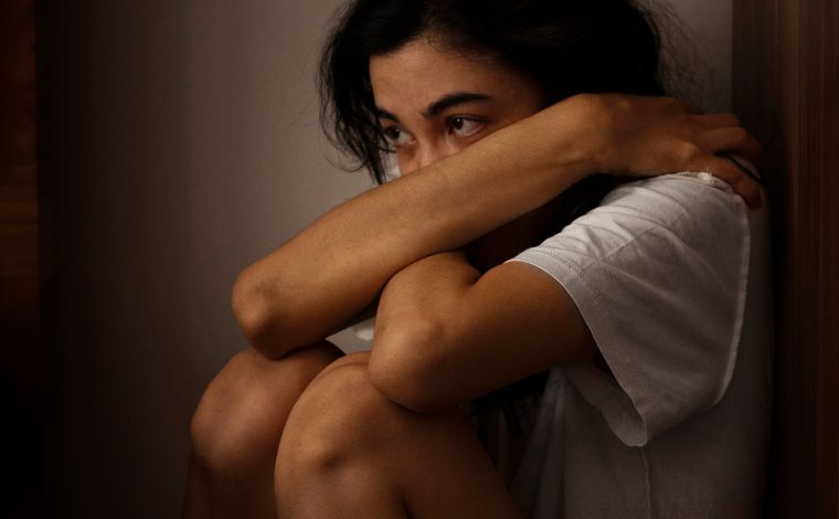 Foragido da Justiça mantém ex-namorada em cárcere e a obriga a reatar relacionamento na Grande BH