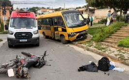Acidente entre moto e van escolar deixa um morto na Grande BH