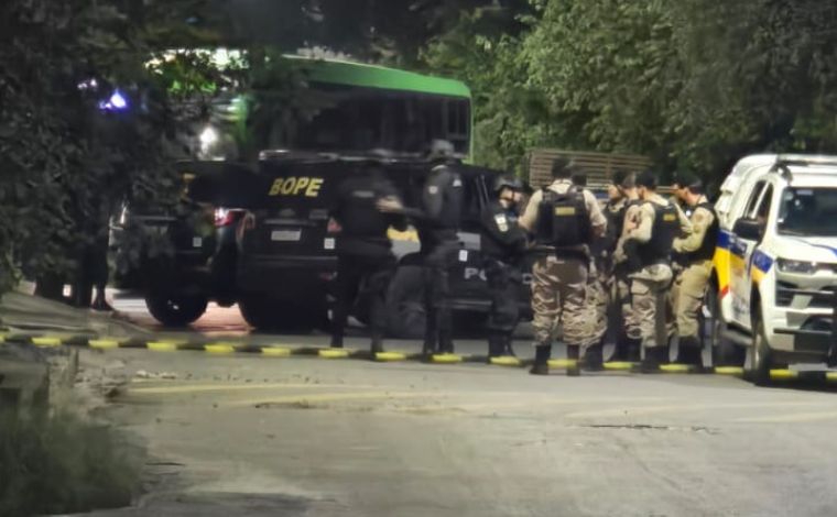 Foto: ReproduÃ§Ã£o/Redes sociais - A mobilizaÃ§Ã£o comeÃ§ou na noite de quinta-feira (4) e avanÃ§ou atÃ© a madrugada de sexta feira (5), apÃ³s o chamado feito pelo pai do indivÃ­duo, de 67 anos