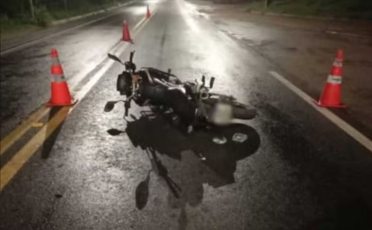 Motociclista embriagado desobedece parada e atropela dois policiais em Curvelo