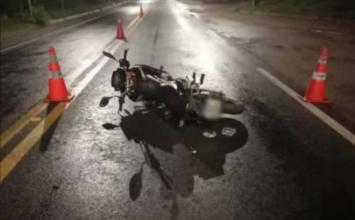 Motociclista embriagado desobedece parada e atropela dois policiais em Curvelo