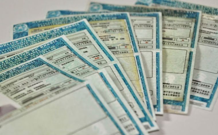 Foto: ReproduÃ§Ã£o - O texto prevÃª curso teÃ³rico gratuito e digital, flexibilizaÃ§Ã£o de aulas prÃ¡ticas e abertura para instrutores credenciados pelos departamentos de trÃ¢nsito (Detrans)