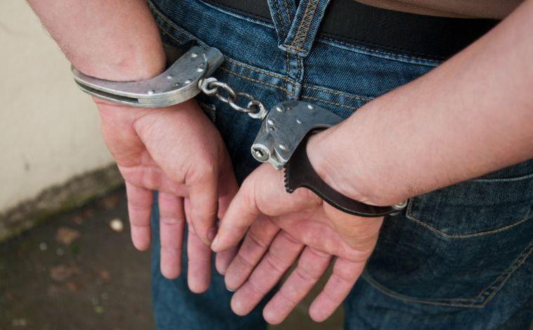 Homem é preso suspeito de tráfico de drogas em apartamentos de Sete Lagoas