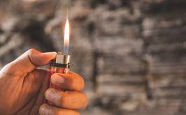 Homem é preso após incendiar a casa da família e ameaçar irmãos em Sete Lagoas