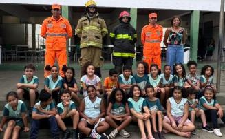 Vídeo: Bombeiros realizam simulado de evacuação na Escola Estadual Maria Amâncio em Sete Lagoas