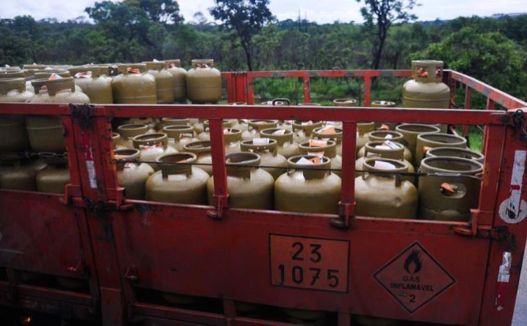 Beneficiários com NIS final 4 recebem Auxílio Gás nesta segunda-feira (15)