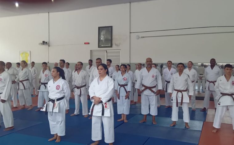 Quatro novos faixas pretas de Sete Lagoas são graduados em Exame Estadual de Karatê