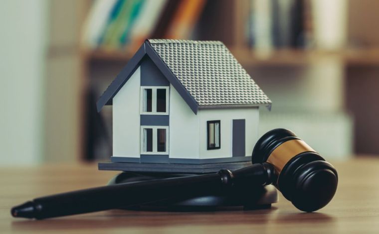 Foto: Shutterstock - Os pagamentos podem ser feitos desde quitaÃ§Ã£o Ã  vista a parcelamentos mais longos, a depender da instituiÃ§Ã£o e do valor do lote