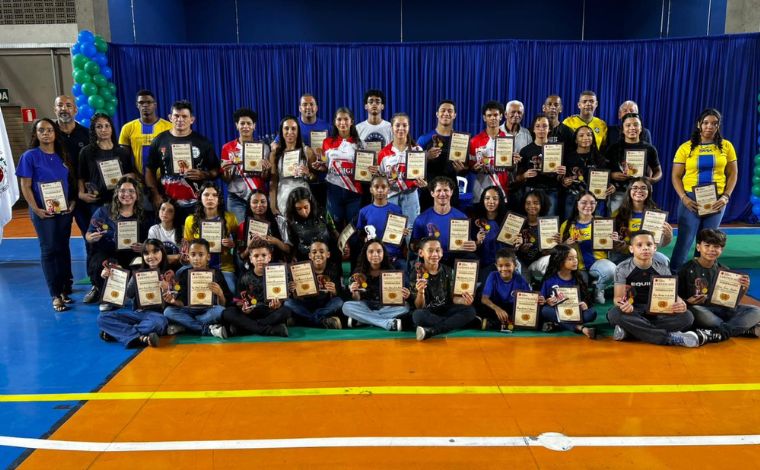 Foto: DivulgaÃ§Ã£o/PMSL - A iniciativa contemplou atletas amadores, atletas de alto rendimento, equipes esportivas, treinadores de equipes campeÃ£s e representantes do esporte com resultados oficiais 