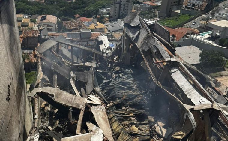 Vídeo: Empresa de segurança privada pega fogo em prédio na avenida Raja Gabaglia, em BH