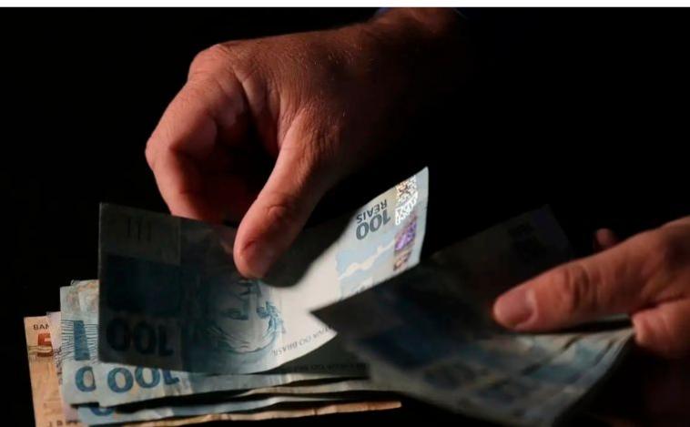 Governo libera saldo do FGTS retido pelo saque-aniversário