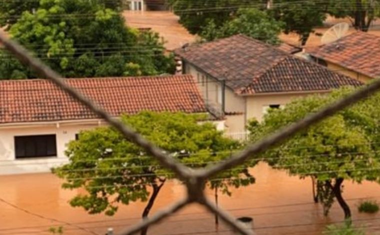 Secretaria de Saúde orienta população sobre cuidados no período chuvoso em Minas Gerais