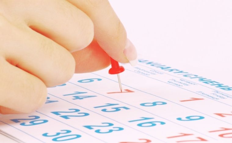 Foto: IlustraÃ§Ã£o/Canva - CalendÃ¡rio oficial traz 10 feriados nacionais e 9 pontos facultativos; Sete Lagoas terÃ¡ dois feriados municipais adicionais