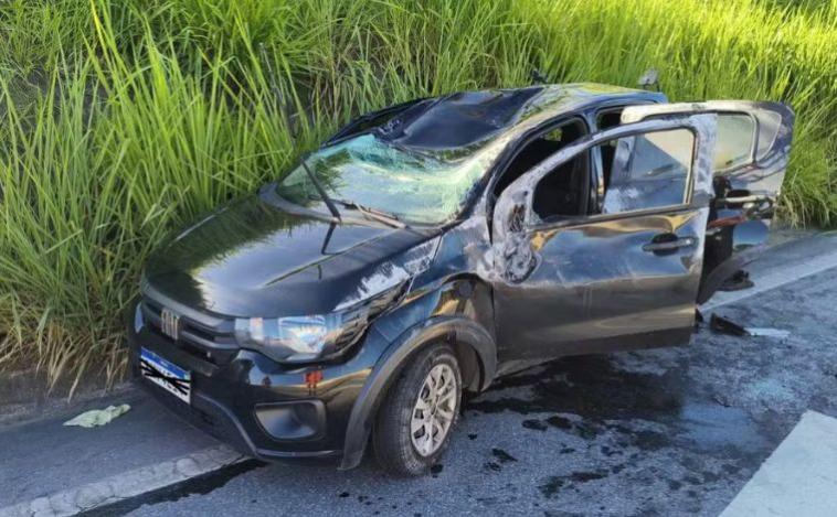 Motorista com sinais de embriaguez capota carro após colisão na MG-010, em Vespasiano