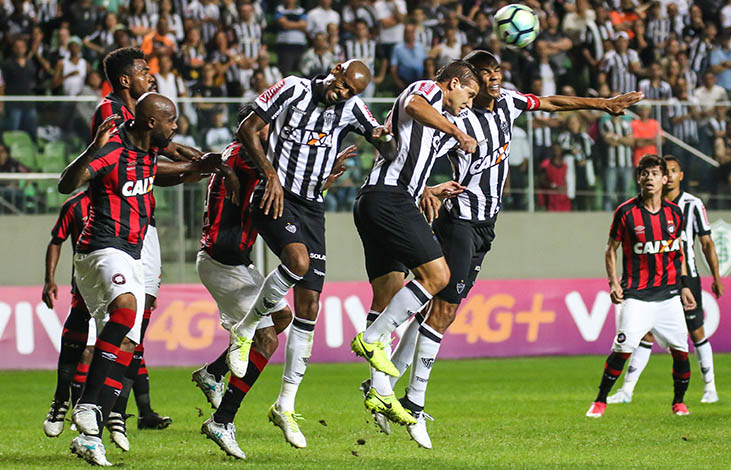 Galo perde em casa e volta a figurar no Z4 no Brasileirão