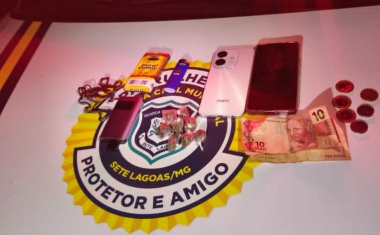 Dois homens são presos por tráfico de drogas em estabelecimento comercial de Sete Lagoas