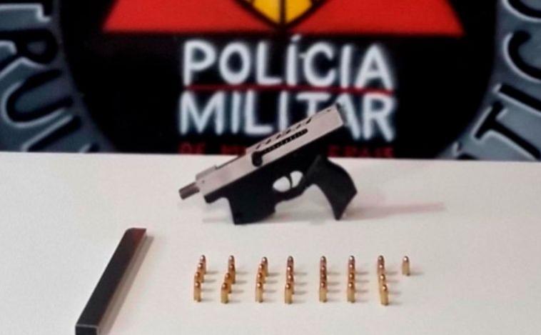 Duas pessoas são presas com submetralhadora de uso restrito em Sete Lagoas
