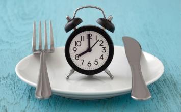 Saiba como jejum intermitente contribui para emagrecimento