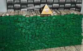 Vídeo: PM apreende 850 quilos de maconha e prende homem por tráfico em Sete Lagoas