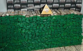 Vídeo: PM apreende 850 quilos de maconha e prende homem por tráfico em Sete Lagoas