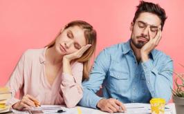 Acorda cansado? 7 causas que podem estar por trás disso