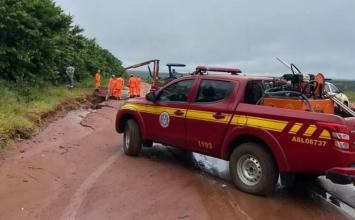 Homem fica gravemente ferido após cabeça ficar presa sob carro em Minas Gerais