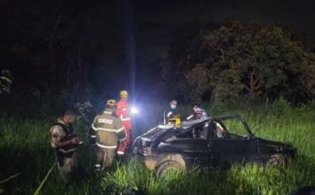 Motorista fica ferido após carro cair em barranco no bairro Bela Vista III, em Sete Lagoas